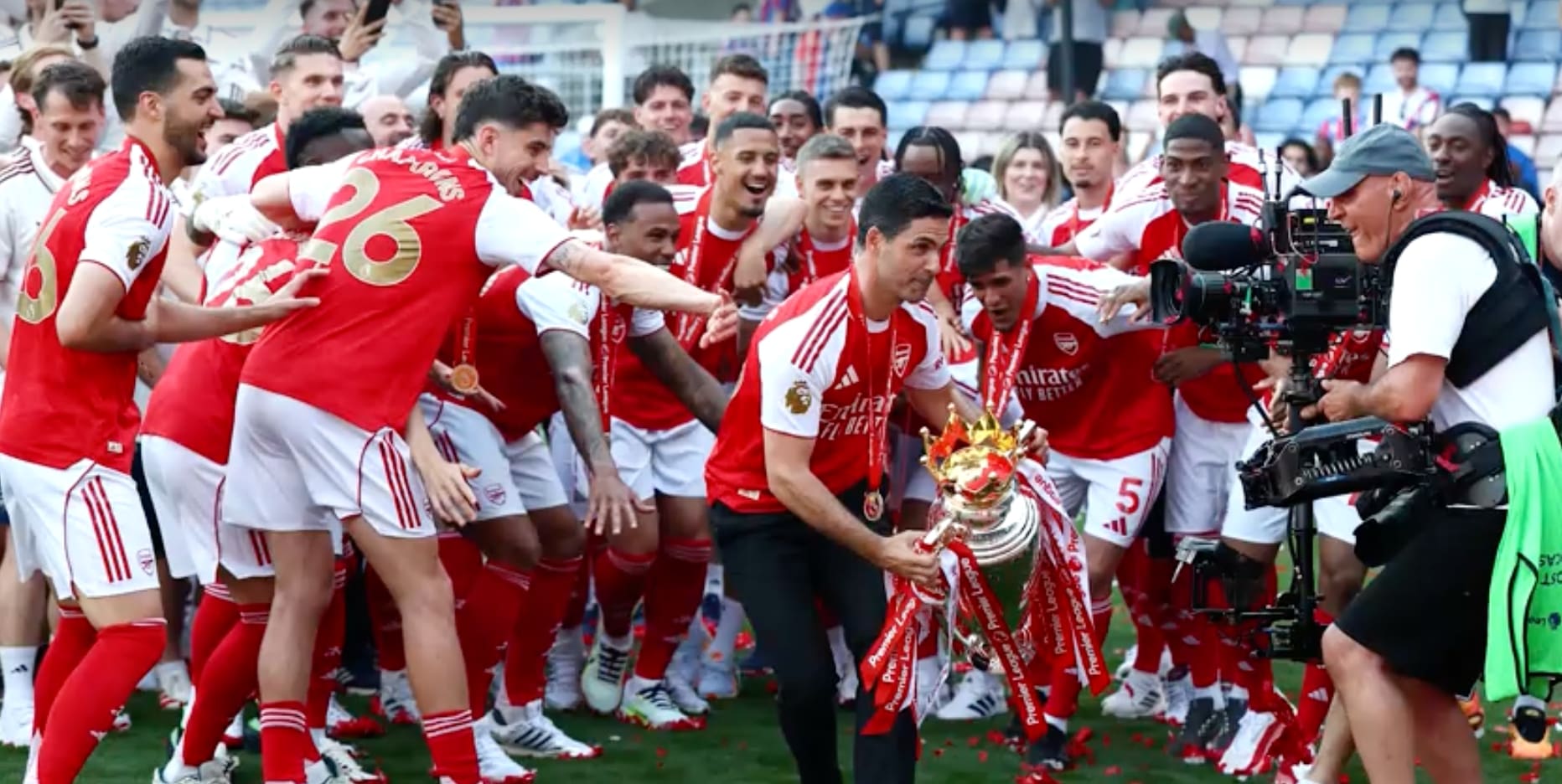 Arsenal é Campeão da Premier League após 22 anos de jejum