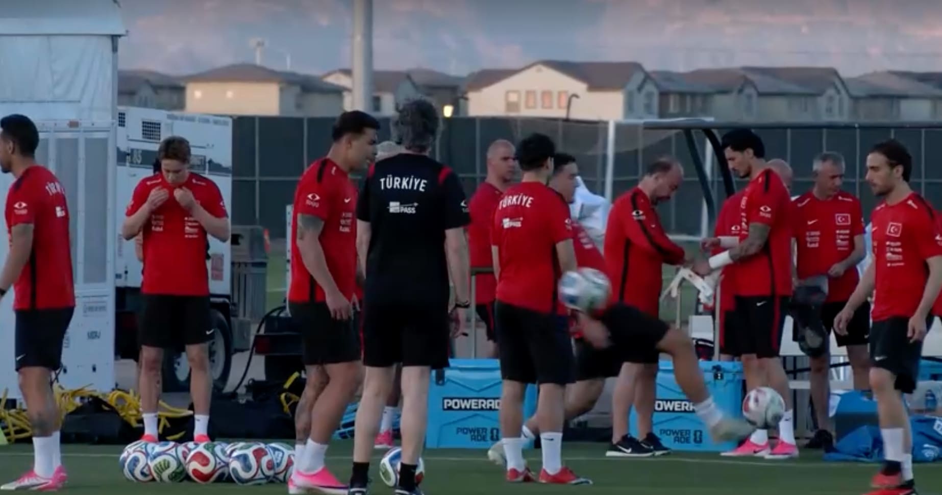 Selecção da Turquia treina no Arizona no regresso ao Campeonato do Mundo após 24 anos 