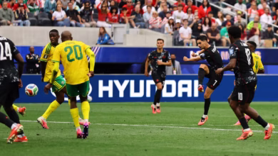 Canadá vence África do Sul com golo nos minutos finais e apura-se para os oitavos-de-final do Mundial 