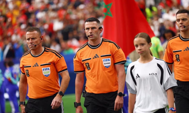 Dois árbitros da Fifa podem não apitar caso Inglaterra e Argentina cheguem às semifinais; entenda
