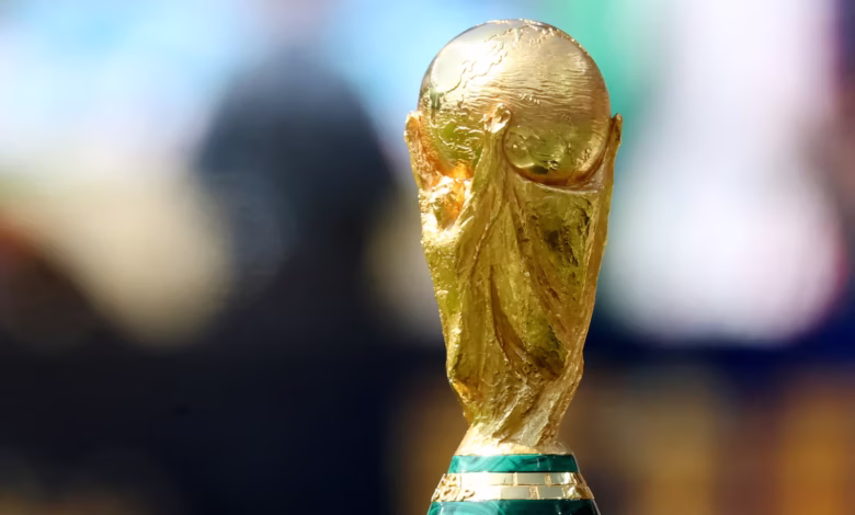 Quem pode encostar na taça da Copa do Mundo? Entenda a regra da Fifa