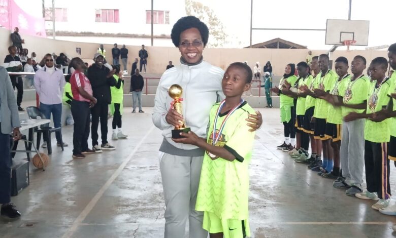 Governadora do Niassa reafirma apoio ao basquetebol na consagração dos campeões provinciais 