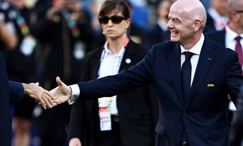 UEFA comemora recuo da Fifa e afirma que Infantino ‘perdeu a confiança’ da entidade